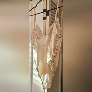 🌟White Cabana Del Sol One-Piece Cut Out Bathingsuit with Gold Accent Rings🌟